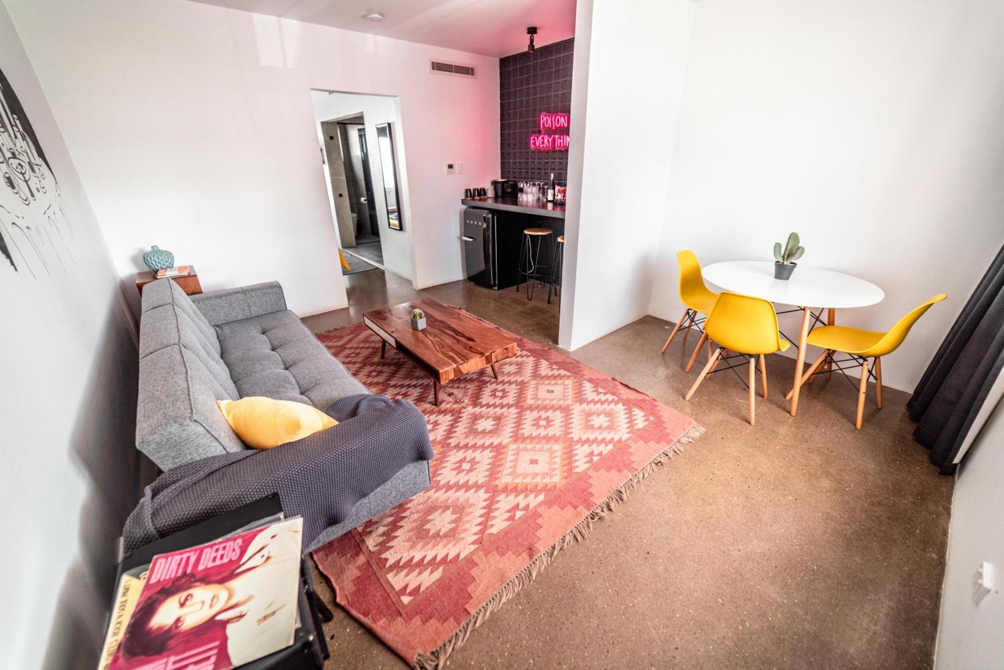 The Pink Hotel Coolangatta Голд-Кост Экстерьер фото
