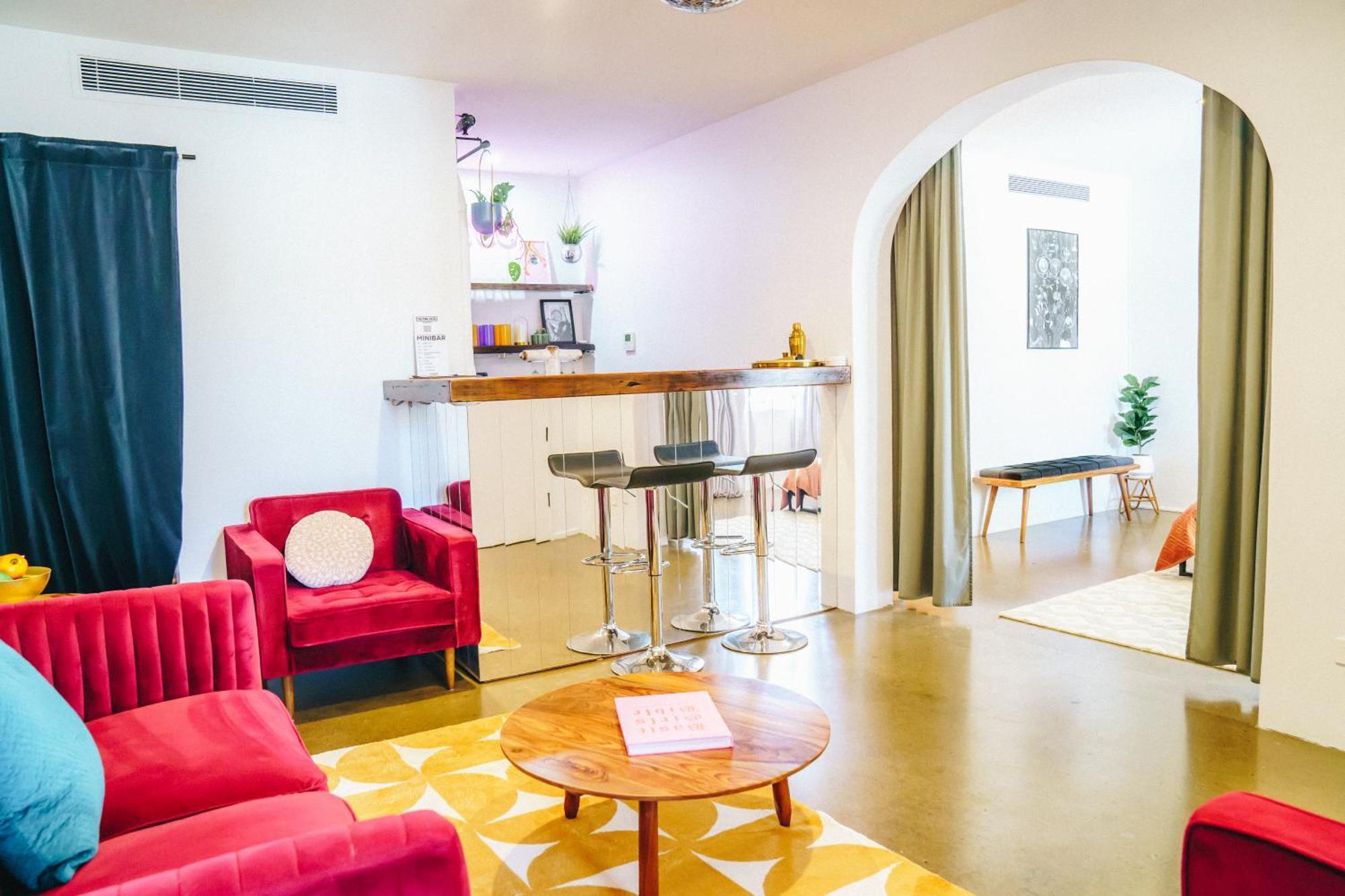 The Pink Hotel Coolangatta Голд-Кост Экстерьер фото