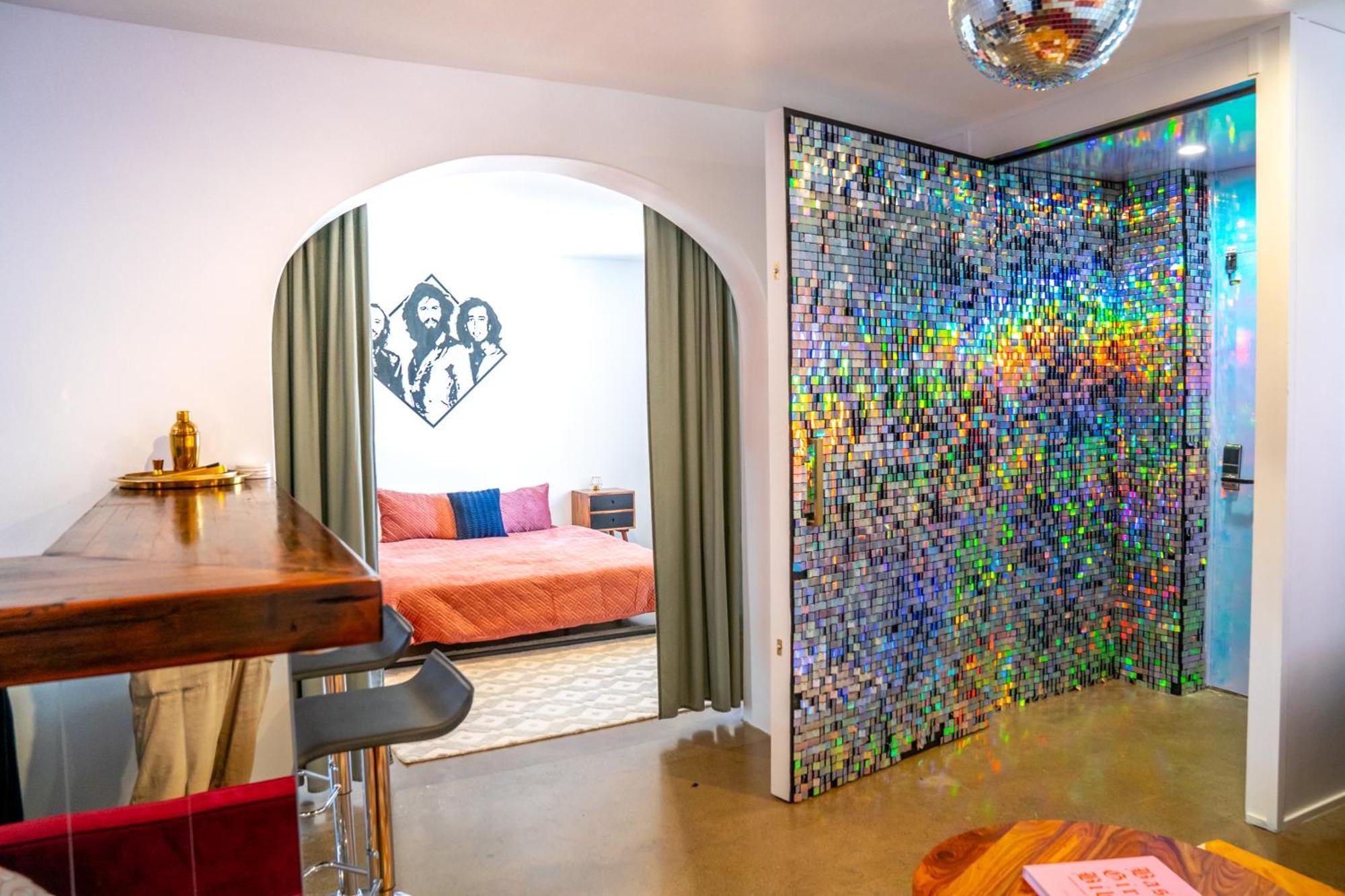 The Pink Hotel Coolangatta Голд-Кост Экстерьер фото