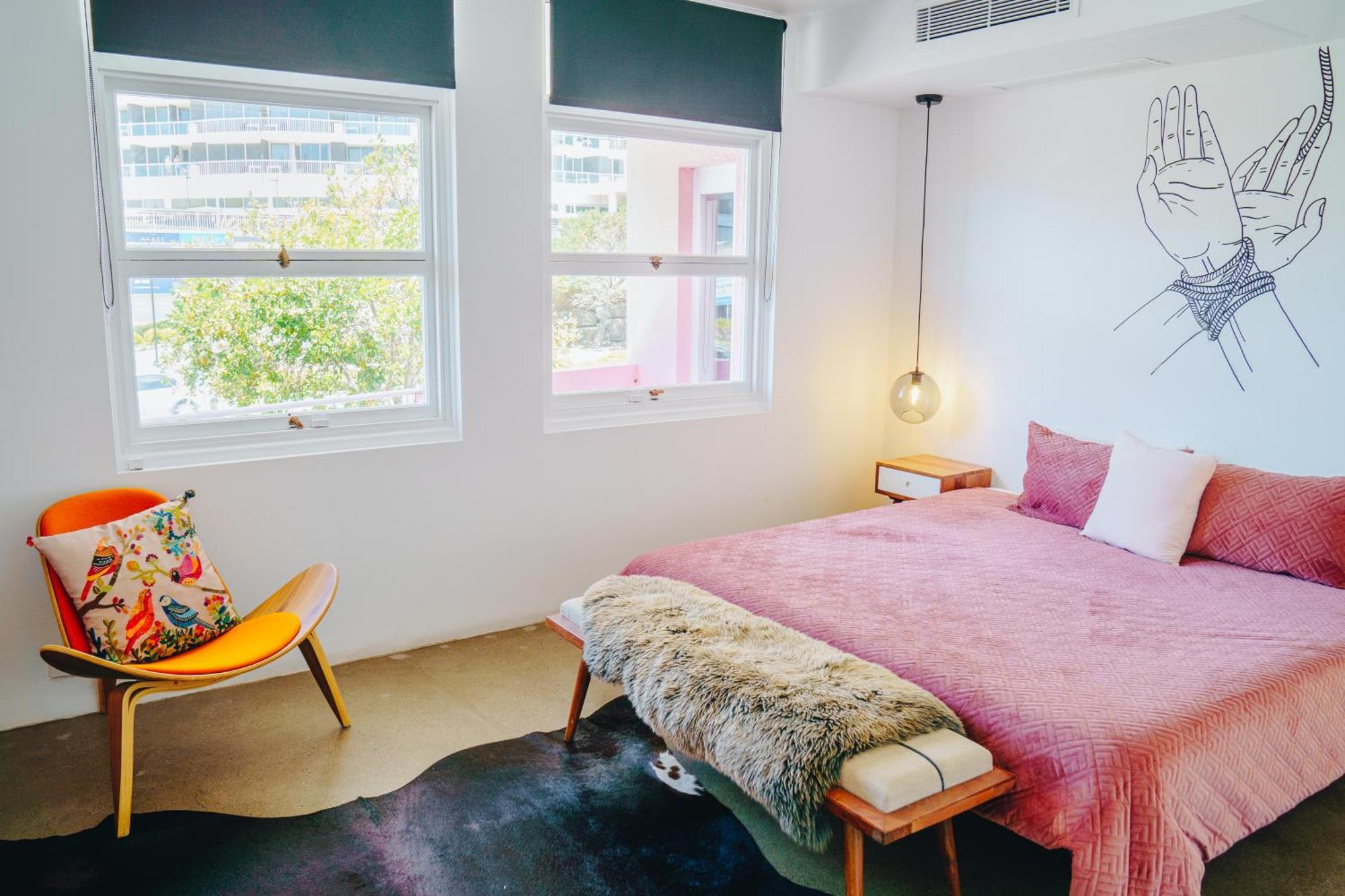 The Pink Hotel Coolangatta Голд-Кост Экстерьер фото