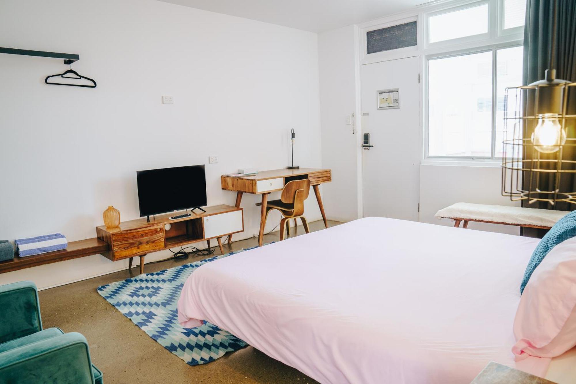 The Pink Hotel Coolangatta Голд-Кост Экстерьер фото