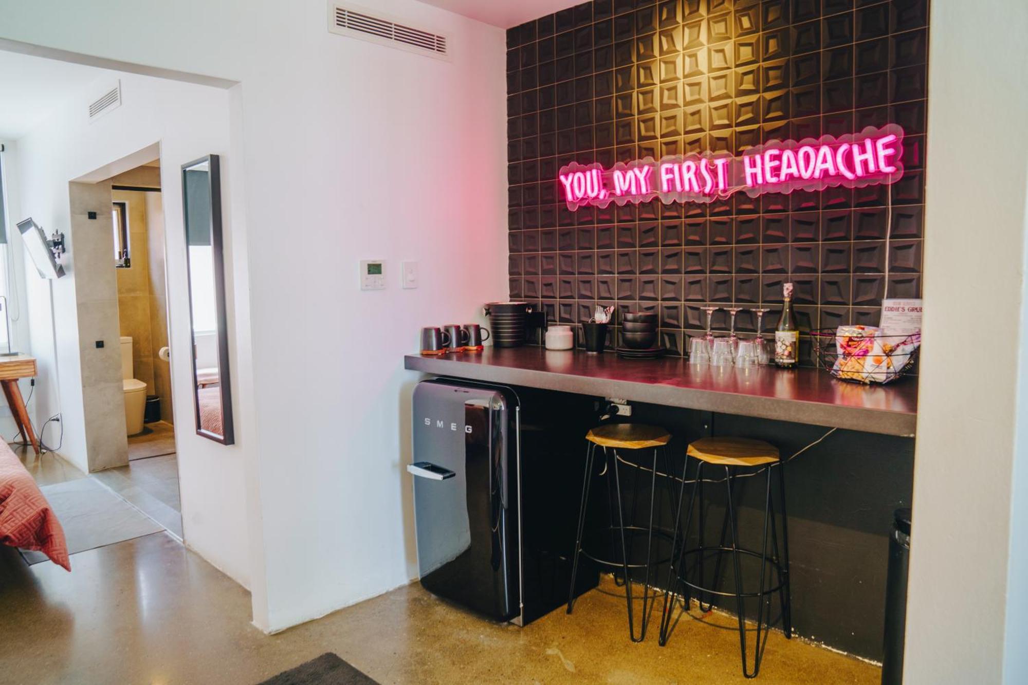 The Pink Hotel Coolangatta Голд-Кост Экстерьер фото