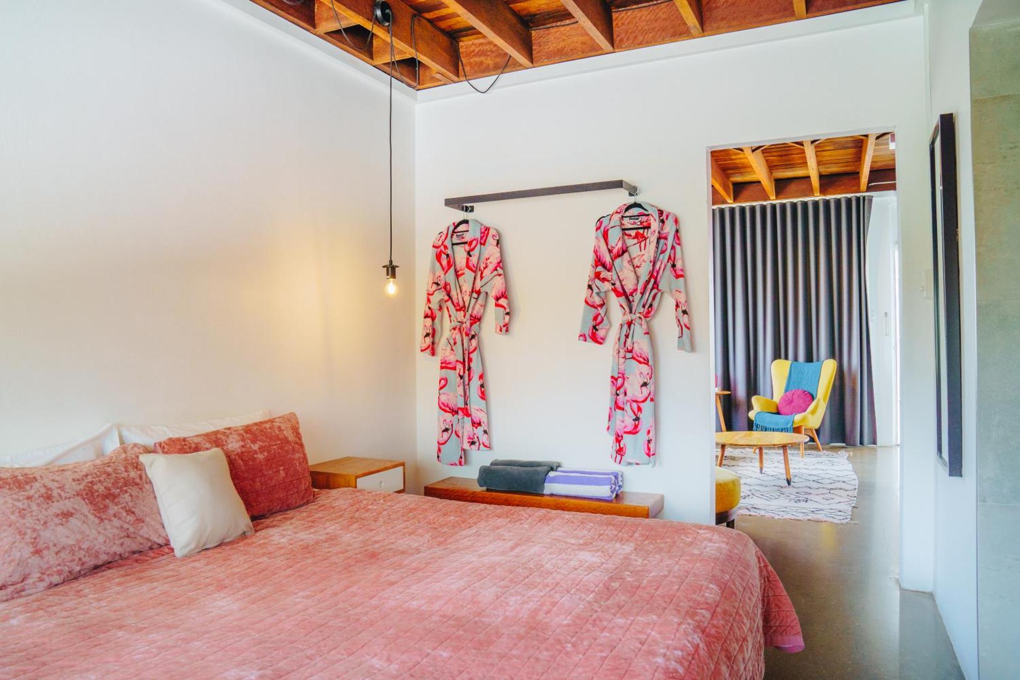The Pink Hotel Coolangatta Голд-Кост Экстерьер фото