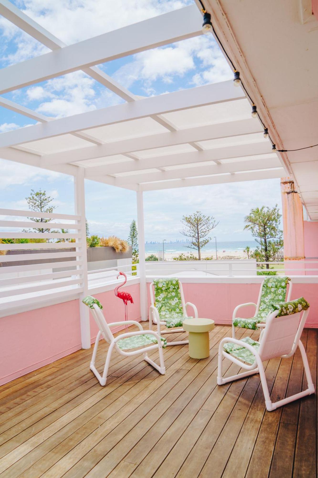 The Pink Hotel Coolangatta Голд-Кост Экстерьер фото