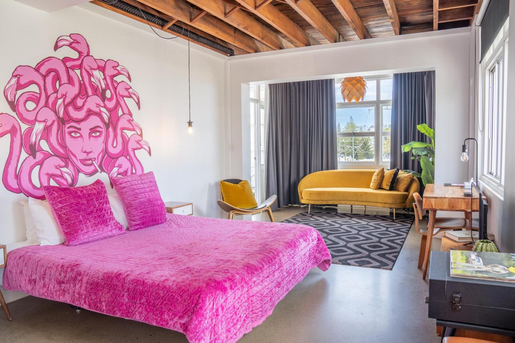 The Pink Hotel Coolangatta Голд-Кост Экстерьер фото