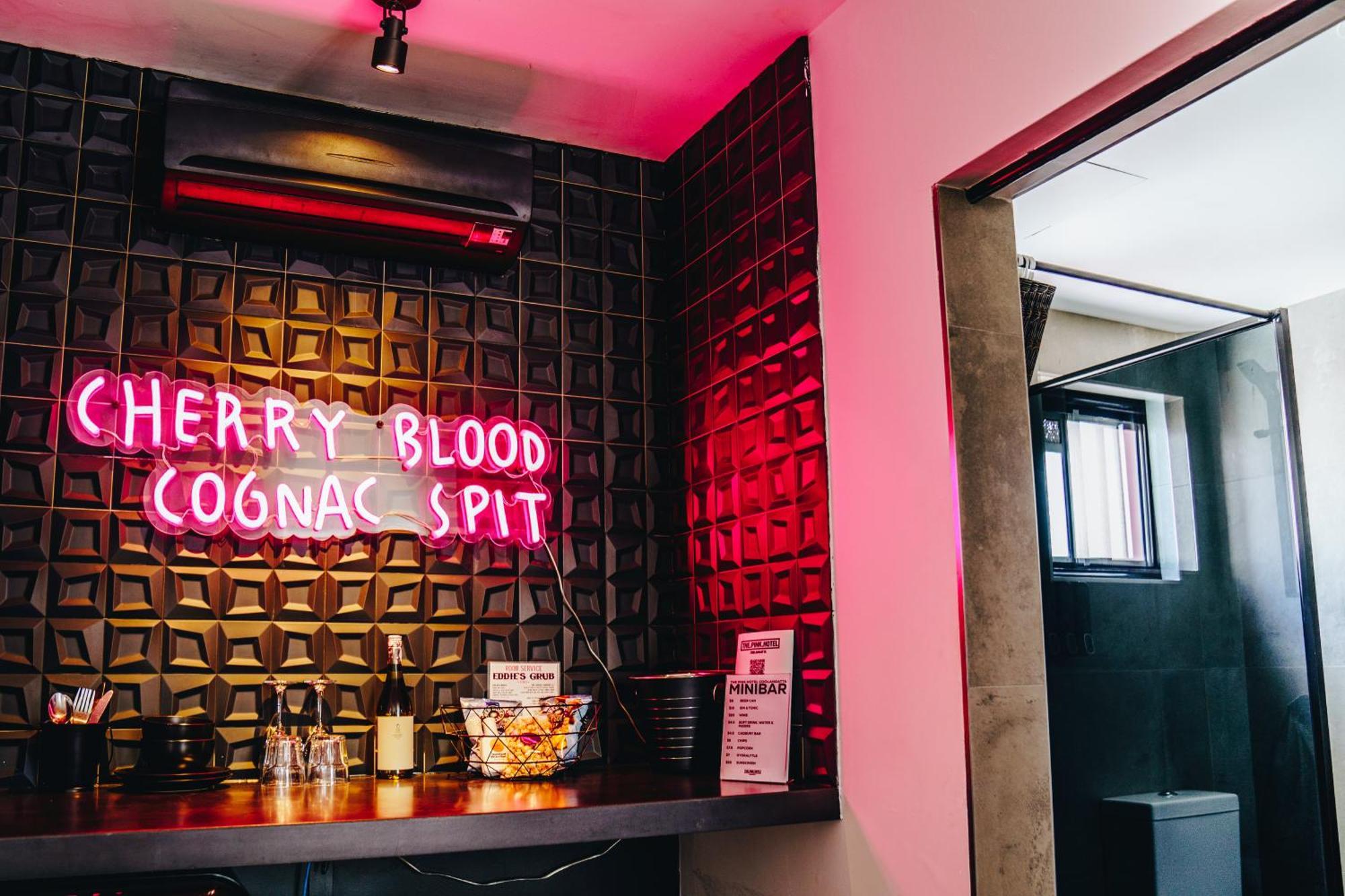 The Pink Hotel Coolangatta Голд-Кост Экстерьер фото