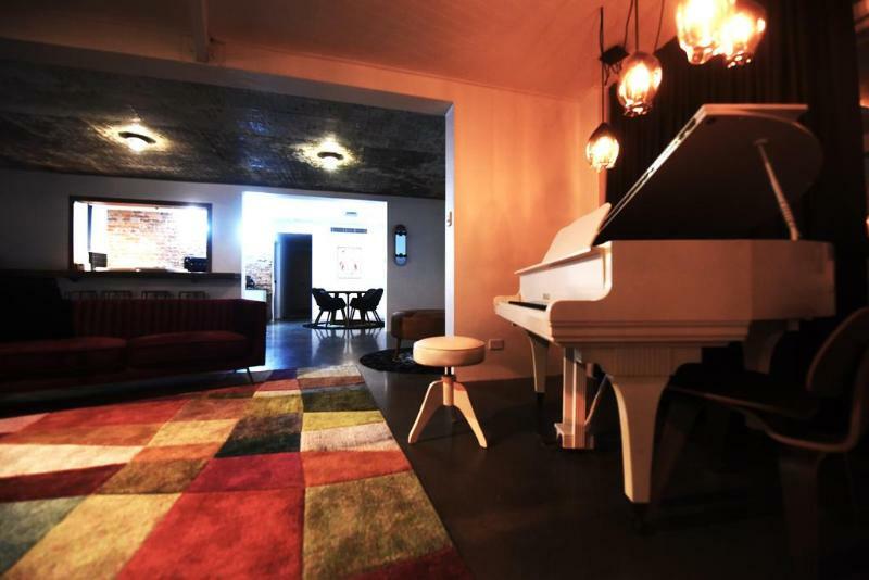 The Pink Hotel Coolangatta Голд-Кост Экстерьер фото